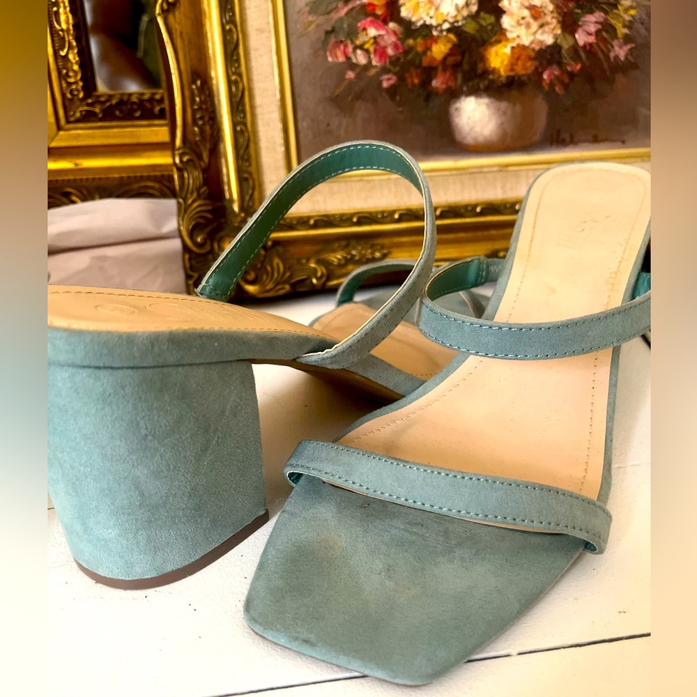 Sage is the new black. Green block heel sandals.
